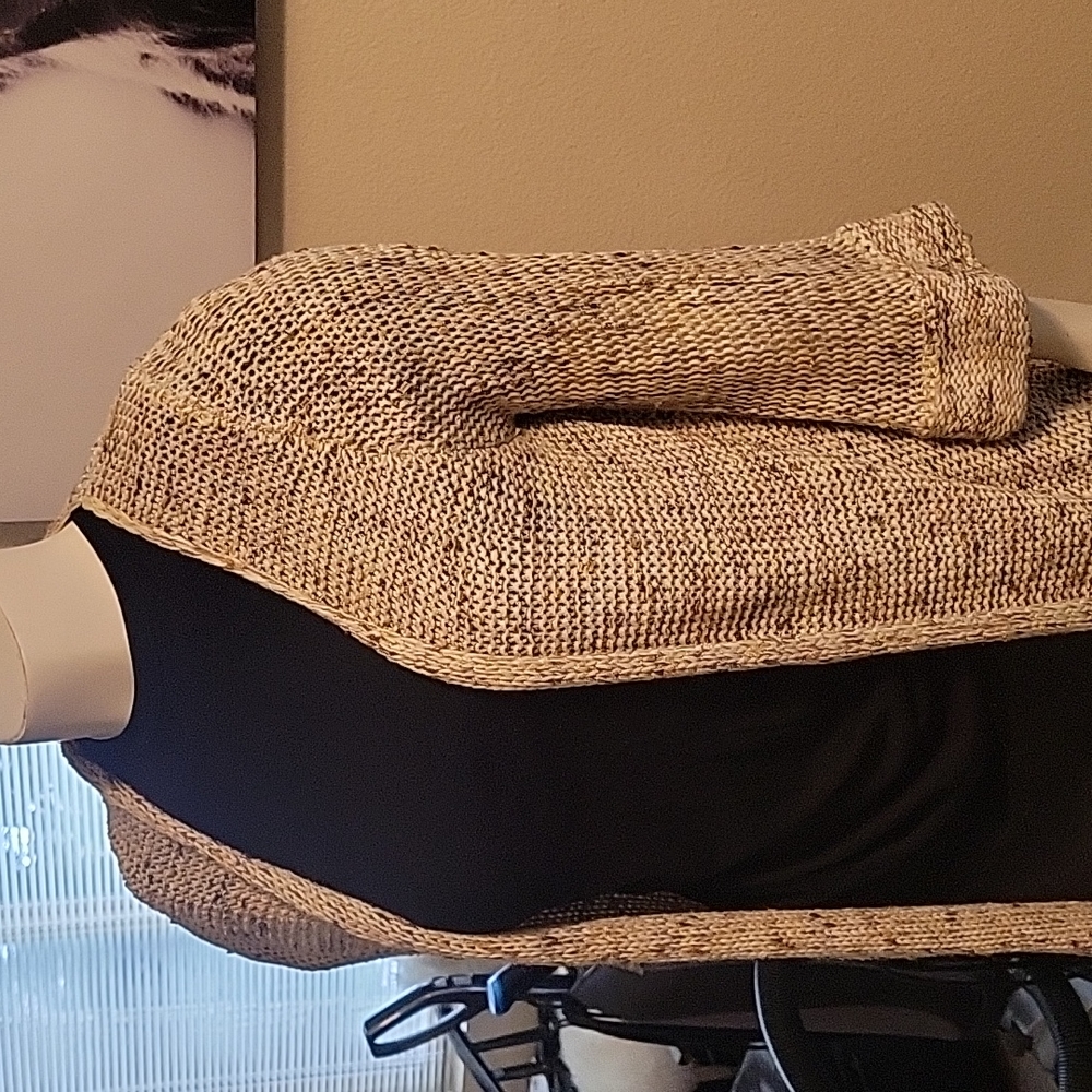 BCBG SWEATER